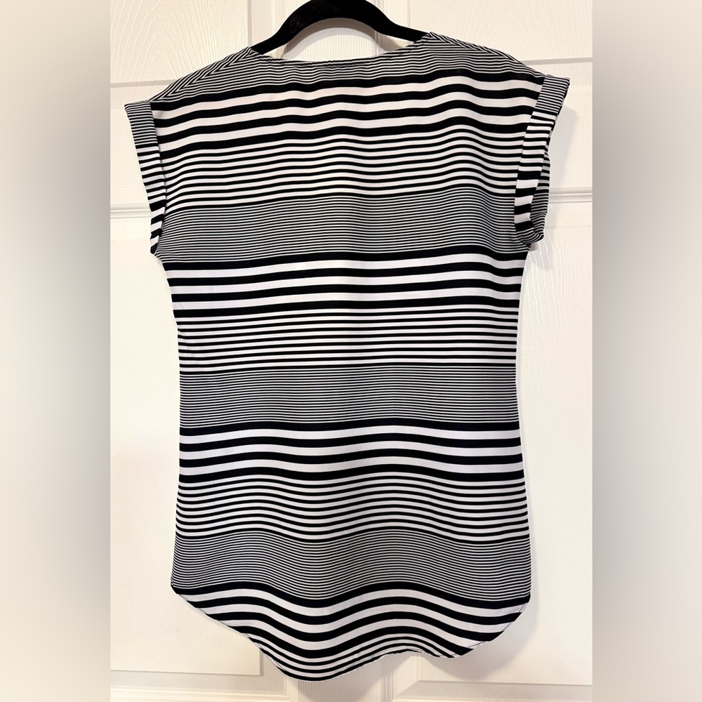 Express Striped Zip Front V-Neck Blouse Top Black White XS - Picture 5 of 11